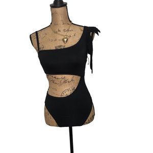 $40 Shade & Shore Women's Black Asymmetrical Midriff Cut Out One Shoulder One Pi